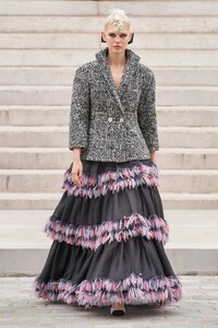 00006-Chanel-Couture-Fall-21-credit-Alessandro-Lucioni-Gorunway.thumb.jpg.2c0def72c18a16684582c9fe97f826f9.jpg