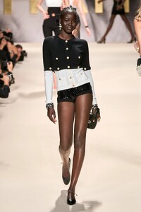 00006-Chanel-Spring-22-RTW-Paris-credit-gorunway.thumb.jpg.45ea8d1e98a338174f134c35fe38ee6e.jpg