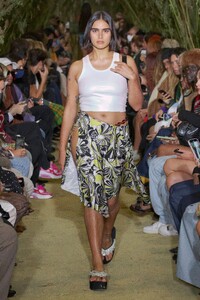 00006-Coperni-RTW-Spring-22-Paris-credit-brand.thumb.jpg.ea5e3c16387f3df08ed3a206b7b62f65.jpg