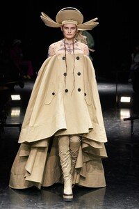 00007-Jean-Paul-Gaultier-Fall-21-Couture.thumb.jpg.6d8493b52f49ea0642023b260782d38d.jpg
