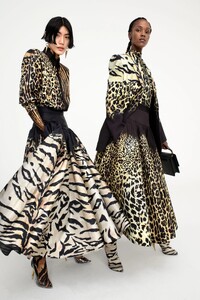 00007-Roberto-Cavalli-Fall-21-credit-Max-Vadukal.thumb.jpg.db1162a6f563d62c49f014f1d4f065db.jpg