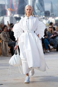 00008-AlexanderMcQueen-Spring-22-London-credit-brand.thumb.jpg.3e4603b68e7228c0322090f06ccdbab0.jpg