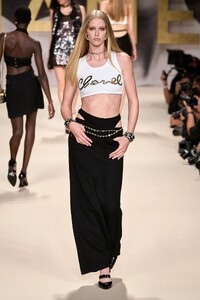 00009-Chanel-Spring-22-RTW-Paris-credit-gorunway.thumb.jpg.dac0380eea5a6b383483d62a6d19beec.jpg