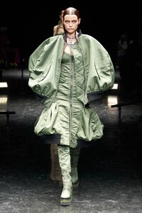 00009-Jean-Paul-Gaultier-Fall-21-Couture.thumb.jpg.7acc63c71951c2ac914d69466e262b56.jpg