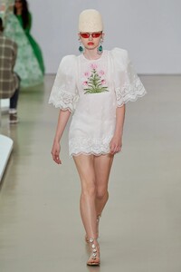 00010-Giambattista-Valli-Spring-21-RTW-gorunway.thumb.jpg.64925e36b64112c14c11ca3cf00dfc3b.jpg