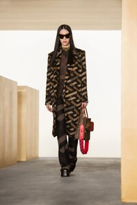 00010-VERSACE-FALL-21.thumb.jpg.eaa751c2d14c56d5c785553780405a8b.jpg