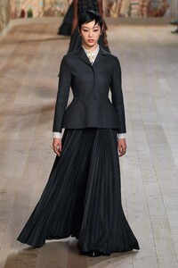 00011-Christian-Dior-Couture-Fall-21-credit-Gorunway.thumb.jpg.30cd0a414fc0dba83b61f1beff41ef10.jpg