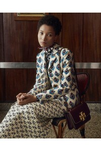 00011-Tory-Burch-Fall-21-Details.thumb.jpg.cb8dd4923b553d44d4072582eaae7ee2.jpg
