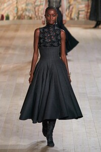 00012-Christian-Dior-Couture-Fall-21-credit-Gorunway.thumb.jpg.a6112ac55022c30f9064e002841bb1bb.jpg
