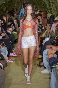 00012-Coperni-RTW-Spring-22-Paris-credit-brand.thumb.jpg.b1f8fafdbe85469a33114d29c6672592.jpg