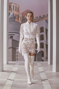 00012-Fendi-Couture-Fall-2021-credit-brand.thumb.jpg.482876f89ef28256989ca92a2624abf6.jpg