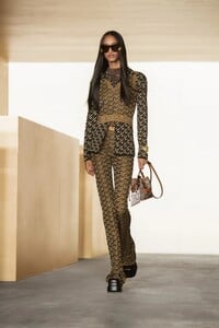 00012-VERSACE-FALL-21.thumb.jpg.39b003909bd3e18fbf484a4d2e4364af.jpg