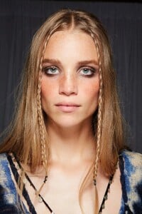 00013-Altuzarra-Spring-2022-RTW-Beauty-Credit-GREG-SCAFFIDI-GORUNWAY.thumb.jpg.8c3b5d5470c400473c7b318c653f51ad.jpg