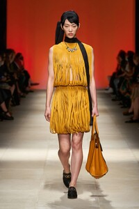 00014-Salvatore-Ferragamoi-RTW-Spring-22-Milan-credit-Gorunway.thumb.jpg.2a746fd2ef4e52f93ee1e14db7174dbc.jpg