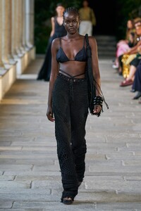 00015-Alberta-Ferretti-Spring-22-RTW-Milan-credit-Daniele-Oberrauch-Gorunway.thumb.jpg.d568b4755ddbd4901558d6d5dd6c0015.jpg