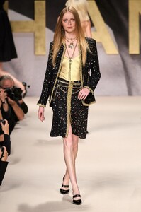 00015-Chanel-Spring-22-RTW-Paris-credit-gorunway.thumb.jpg.f65a7bf5e7d7ea2292d3c6f3acb7d6ee.jpg