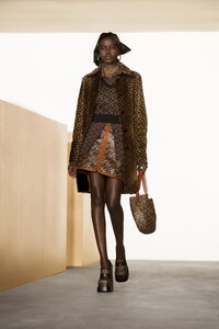 00015-VERSACE-FALL-21.thumb.jpg.a5aeee4d6dd58fd5c50bbeb8b7836cdb.jpg