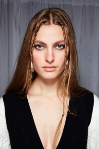 00016-Altuzarra-Spring-2022-RTW-Beauty-Credit-GREG-SCAFFIDI-GORUNWAY.thumb.jpg.2c1b72139c49da73cd1e61ab55ba00b6.jpg