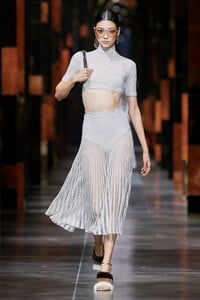 00016-Fendi-Spring-22-rtw-Milan-credit-gorunway.thumb.jpg.9208e78289ba3bcb71452ef9cf91de13.jpg