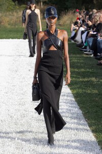 00017-Courreges-SS22-RTW-Paris-credit-Courreges.thumb.jpg.716c4eeb4f0ab58866e079fa62706ac2.jpg