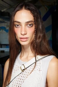 00018-Altuzarra-Spring-2022-RTW-Beauty-Credit-GREG-SCAFFIDI-GORUNWAY.thumb.jpg.021bd78bd8b443b7c0a722c1f1466a3f.jpg