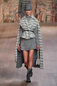 00018-Christian-Dior-Couture-Fall-21-credit-Gorunway.thumb.jpg.b4fa437a6259e6eb9389b5507be8f7e2.jpg