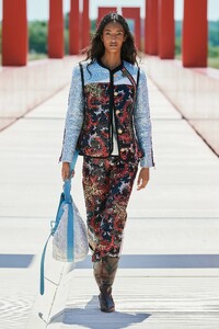 00018-Louis-Vuitton-Resort-2022-credit-Filippo-Fior.thumb.jpg.fc1e4c9e26b433d70d16d3ceeeb1505d.jpg