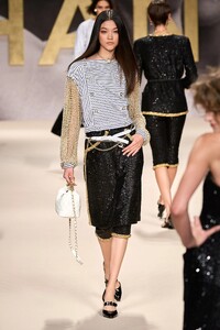 00020-Chanel-Spring-22-RTW-Paris-credit-gorunway.thumb.jpg.bd8951dff4b5bf414a834ff0ac3178f4.jpg