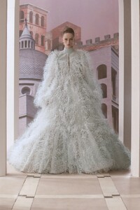 00021-Fendi-Couture-Fall-2021-credit-brand.thumb.jpg.eb548ced39140be216c5376e762ff352.jpg