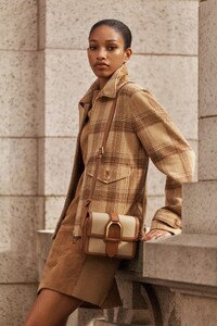 00021-RalphLauren-Resort-22-NewYork-credit-brand.thumb.jpg.080bf40ee7b9960396a7e6adbde10f16.jpg