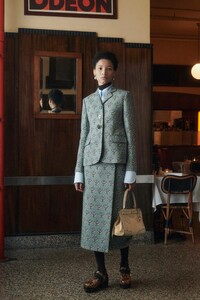 00021-Tory-Burch-Fall-21.thumb.jpg.af651d2c40f863a399a38b388a92e48d.jpg