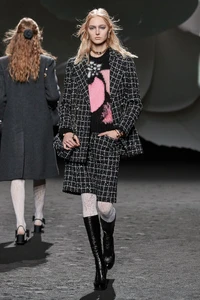 00021-chanel-fall-2023-ready-to-wear-credit-gorunway.thumb.webp.c3b18dbb103cb3c980e639d3f3a590ab.webp