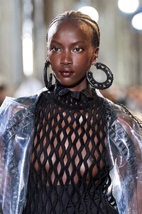 00022-Alaia-Spring-22-details-credit-brand.thumb.jpg.867defda012f348d0c2c2aac0505c962.jpg