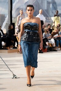 00022-AlexanderMcQueen-Spring-22-London-credit-brand.thumb.jpg.a238ed5e8917783d4a28f79721497f4e.jpg