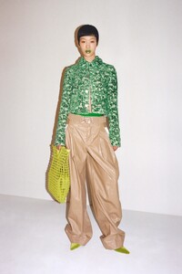 00022-BottegaVeneta-Resort-22-Milan-credit-SarahPiantadosi.thumb.jpg.dc8685077d2d3a1336548aeeb20ef006.jpg