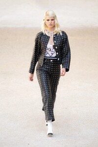 00025-Chanel-Resort-2022.thumb.jpg.5ca11297231d9193c529373e00d6a04e.jpg