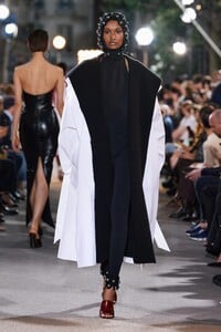 00026-Alaia-Spring-22-credit-brand.thumb.jpg.5fac5499e14b3aed4bbac77e7ddb7362.jpg