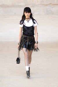 00026-Chanel-Resort-2022.thumb.jpg.a65a3df4b3cfb0fbf7cd81d58502232f.jpg