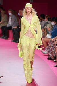 00027-Blumarine-Spring-22-RTW-MIlan-credit-gorunway.thumb.jpg.0933ac419ec9a717db43503a028a262f.jpg