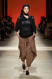 00028-Salvatore-Ferragamoi-RTW-Spring-22-Milan-credit-Gorunway.thumb.jpg.b2d76dc9c654bf3a7a4324bec3e6a6be.jpg