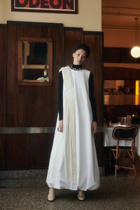 00028-Tory-Burch-Fall-21.thumb.jpg.92f26943fe1fecb5840962fff6599d98.jpg