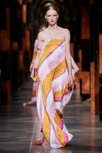 00029-Fendi-Spring-22-rtw-Milan-credit-gorunway.thumb.jpg.5ca3c54c59399c0e0802ba8d76b41bb9.jpg