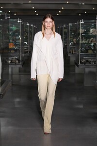 00030-Atlein-Spring-22-RTW-Paris-credit-brand.thumb.jpg.1506aed7df723df321b92dab7f138d99.jpg