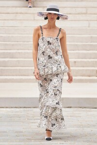 00030-Chanel-Couture-Fall-21-credit-Alessandro-Lucioni-Gorunway.thumb.jpg.367bd5834b0ad6a56750e948343adbd3.jpg