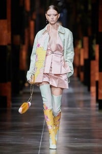 00031-Fendi-Spring-22-rtw-Milan-credit-gorunway.thumb.jpg.f2688357fae3bcef63e01917b68580f5.jpg