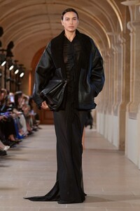 00031-victoria-beckham-fall-2023-ready-to-wear-credit-gorunway.jpg