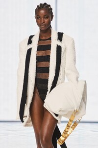 00034-Balmain-Details-Spring-22-RTW-Paris-credit-gorunway.thumb.jpg.4d33cd3c47656614c1ed6b59b1d3ce4a.jpg