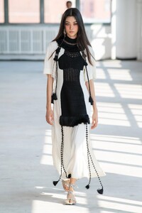00035-Altuzarra-Spring-2022-RTW-Credit-Filippo-Fior-GORUNWAY.thumb.jpg.5377fc85c2910ae87f6d53a0e57ce14d.jpg