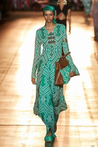 00035-Etro-Spring-22-RTW-MIlan-credit-gorunway.thumb.jpg.836906c4fc34827263fded5b8c075c90.jpg