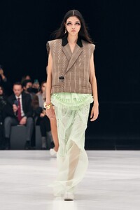 00035-Givenchy-Spring-22-RTW-Paris-credit-Gorunway.thumb.jpg.fc9ee5d0ff82fc44d63e422165065fb8.jpg